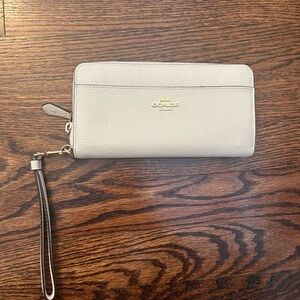 Coach wallet- white and perfect condition